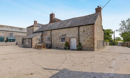 4 Bed in Bridport