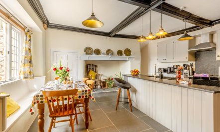 3 Bed in Bridport 2