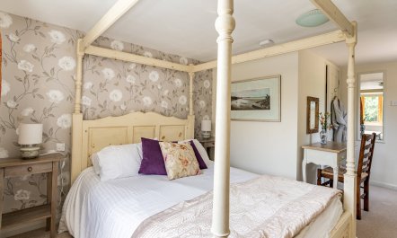 Aylesbury Cottage 8