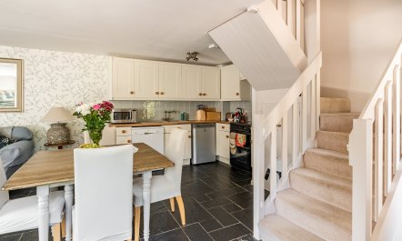 Aylesbury Cottage 6