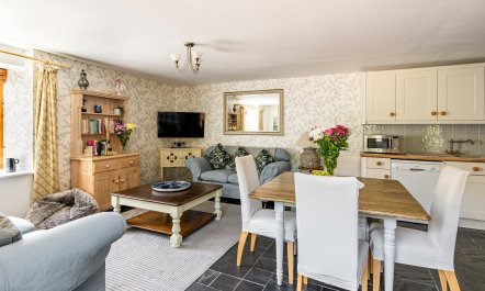 Aylesbury Cottage 1