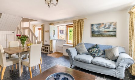 Aylesbury Cottage 3