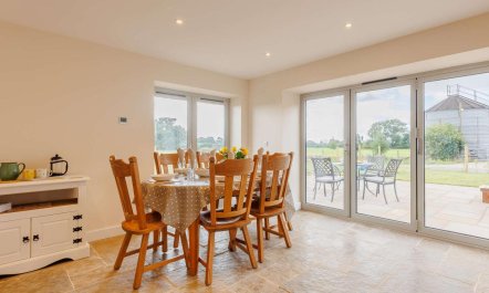 3 Bed in Whitchurch 8
