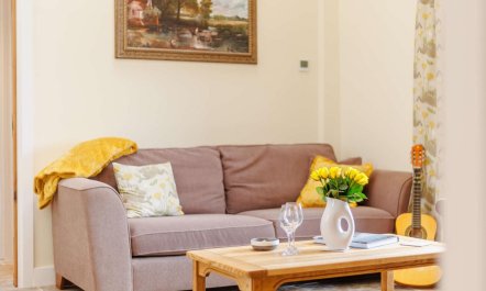 3 Bed in Whitchurch 6