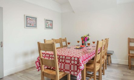 6 Bed in Colwyn Bay 9