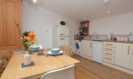 1 Bed in Bridport 7