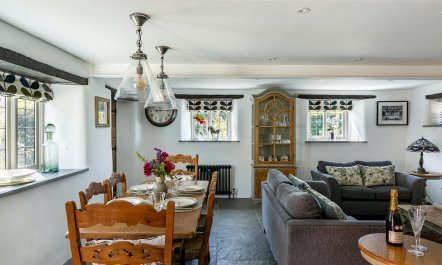 Tudor Rose Cottage 5