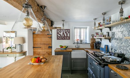 Tudor Rose Cottage 4