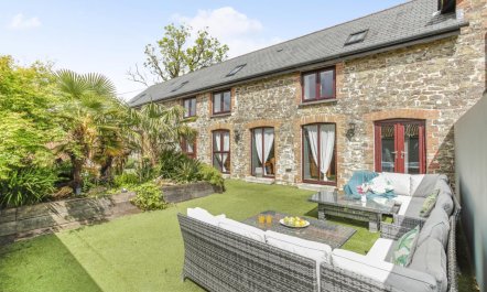 6 Bed in Holsworthy 7