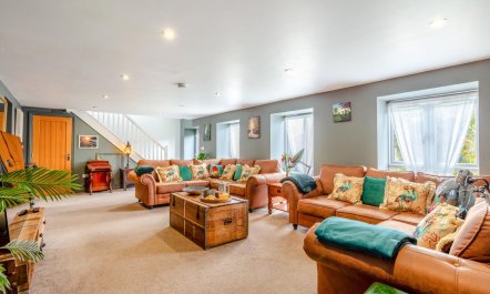 6 Bed in Holsworthy 3