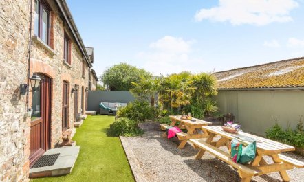 6 Bed in Holsworthy