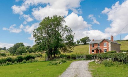 4 Bed in Welshpool 1
