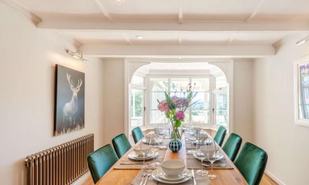 4 Bed in Pulborough 0