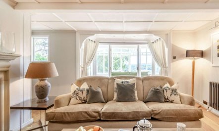 4 Bed in Pulborough 1