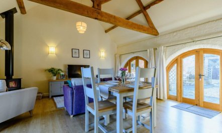 1 Bed in Sheriffs Lench 1