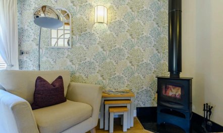 1 Bed in Sheriffs Lench 2