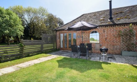 2 Bed in Sheriffs Lench 0