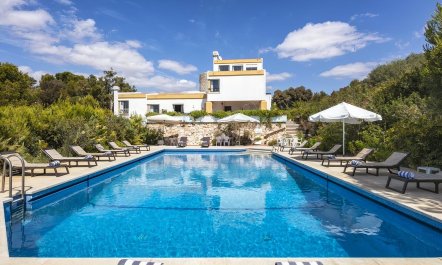 A Cliffside Quinta 1