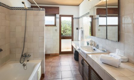A Cliffside Quinta 6