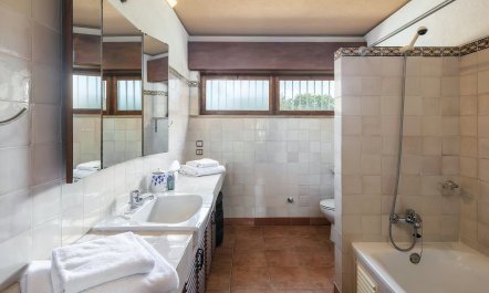 A Cliffside Quinta 8