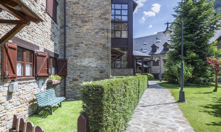 Snowflakes on Stone 6