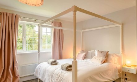 3 Bed in Rochdale 3