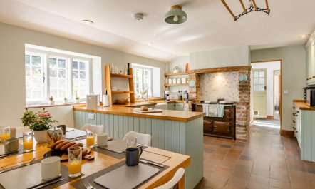 3 Bed in Beaminster 1