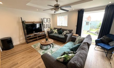 4 Bed in Whitby 9