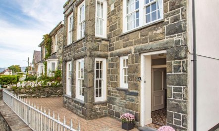 6 Bed in Harlech 1