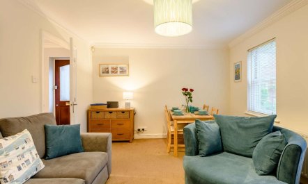 2 Bed in Christchurch 4