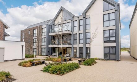 2 Bed in Porthcawl 1