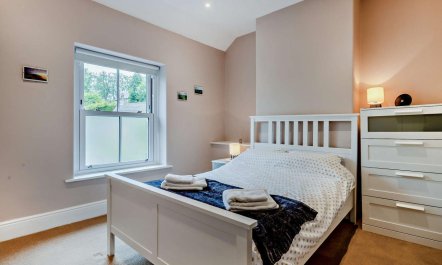 3 Bed in Bamford 9