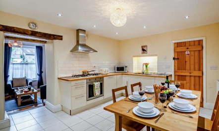 3 Bed in Bamford 3