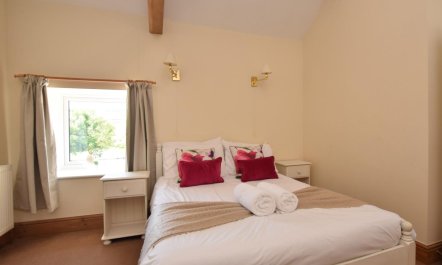 3 Bed in Ashford In The Water 9