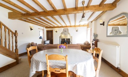 3 Bed in Ashford In The Water 3