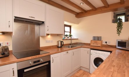 3 Bed in Ashford In The Water 2