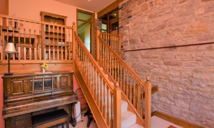 4 Bed in Whaley Bridge 2