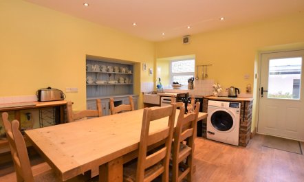 4 Bed in Whaley Bridge 9