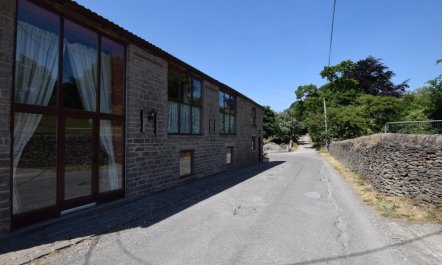 4 Bed in Whaley Bridge