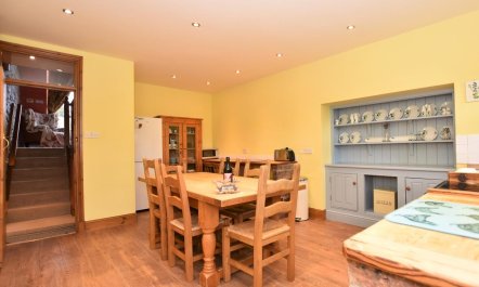 4 Bed in Whaley Bridge 8