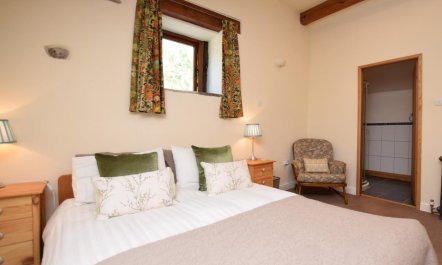 2 Bed in Whaley Bridge 6