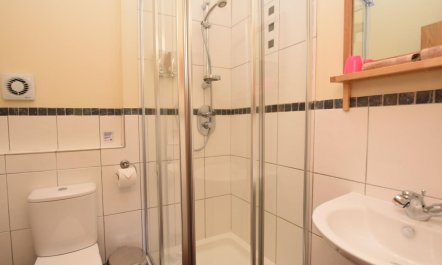 2 Bed in Whaley Bridge 9