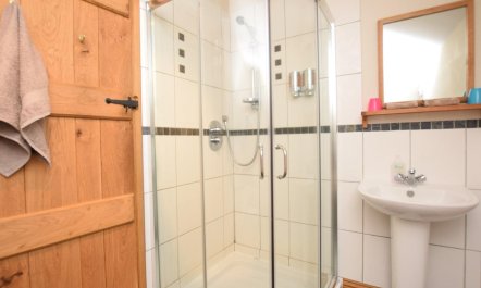 2 Bed in Whaley Bridge 7