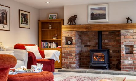 4 Bed in Gloucester 2