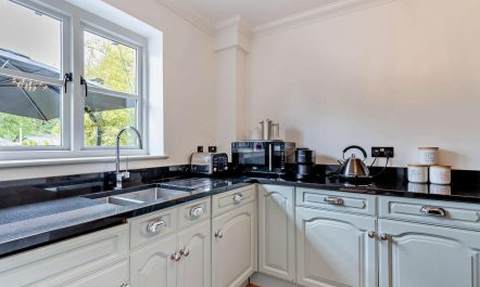 2 Bed in Bedford 3