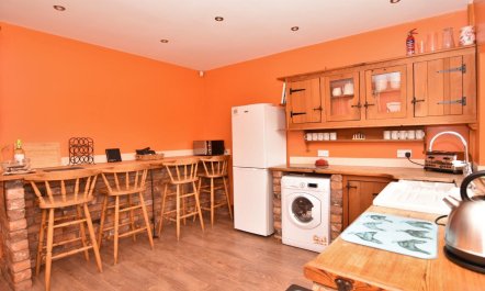 4 Bed in Whaley Bridge 7