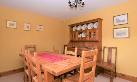 4 Bed in Whaley Bridge 8