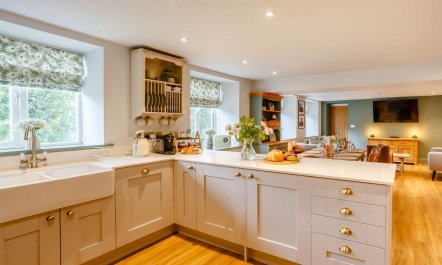 4 Bed in Holmfirth 2