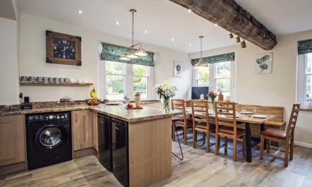 4 Bed in Worcester 0