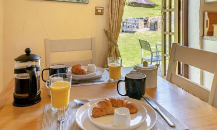 1 Bed in Penclawdd 1